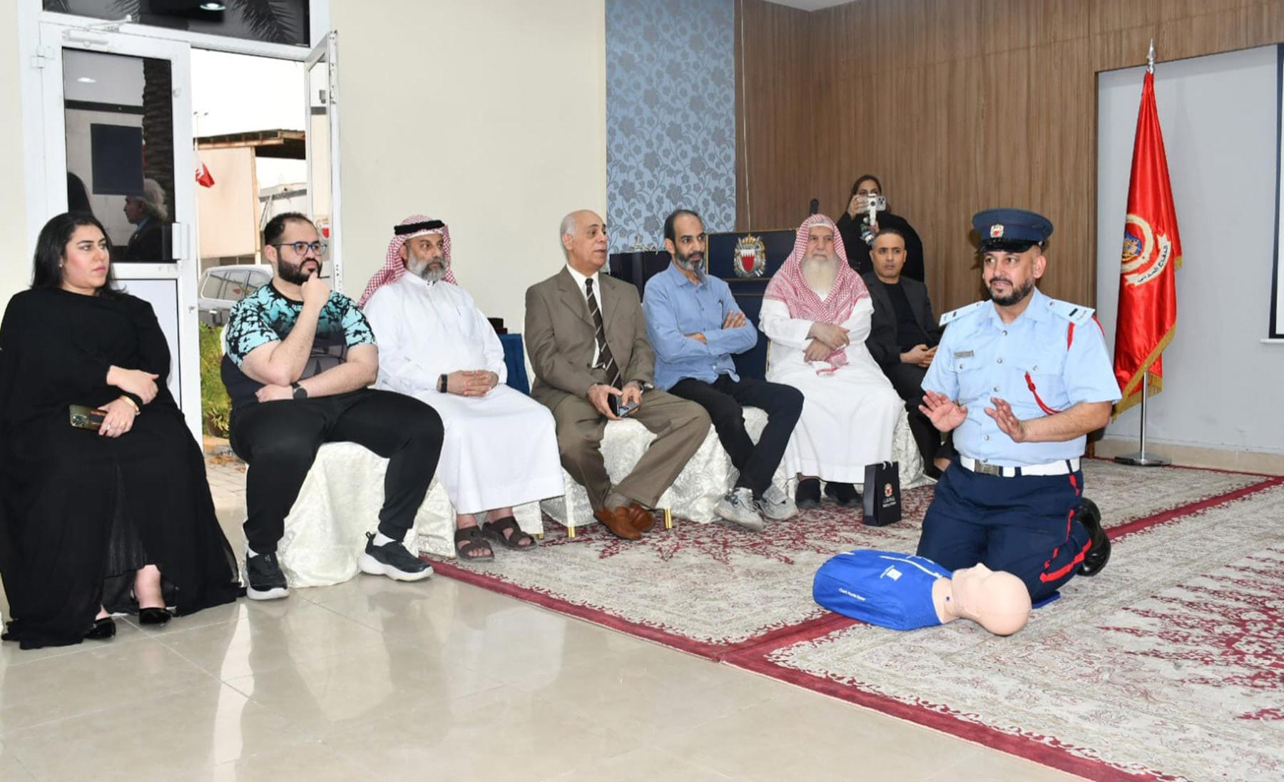 الدفاع المدني بالتعاون مع البحرينية للمسؤولية الاجتماعية تنظم سلسة ورشة عمل في الاسعافات الاولية وقت الازمات 