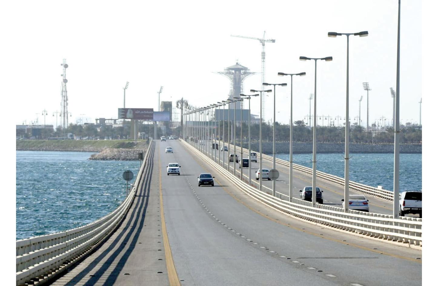 جسر الملك فهد.. إسهامات متنامية في تنشيط الحركة التجارية بين البحرين والسعودية - صحيفة الأيام البحرينية
