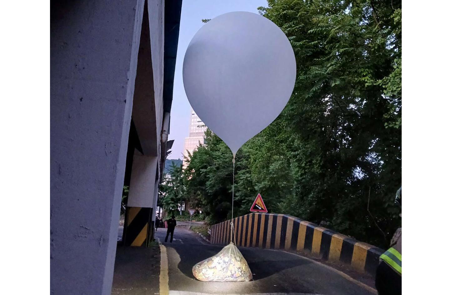 بـ600 بالون من القمامة.. كيم يعاقب كوريا الجنوبية 2 INAF 20240602124426539