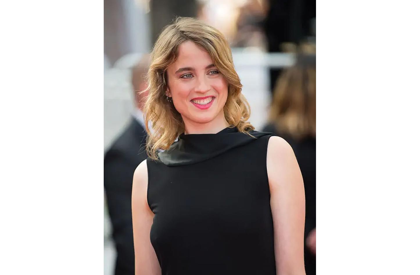 الممثلة الفرنسية أديل إينيل تنضمّ لأسطول الصمود العالمي المتجه لغزة - صحيفة الأيام البحرينية