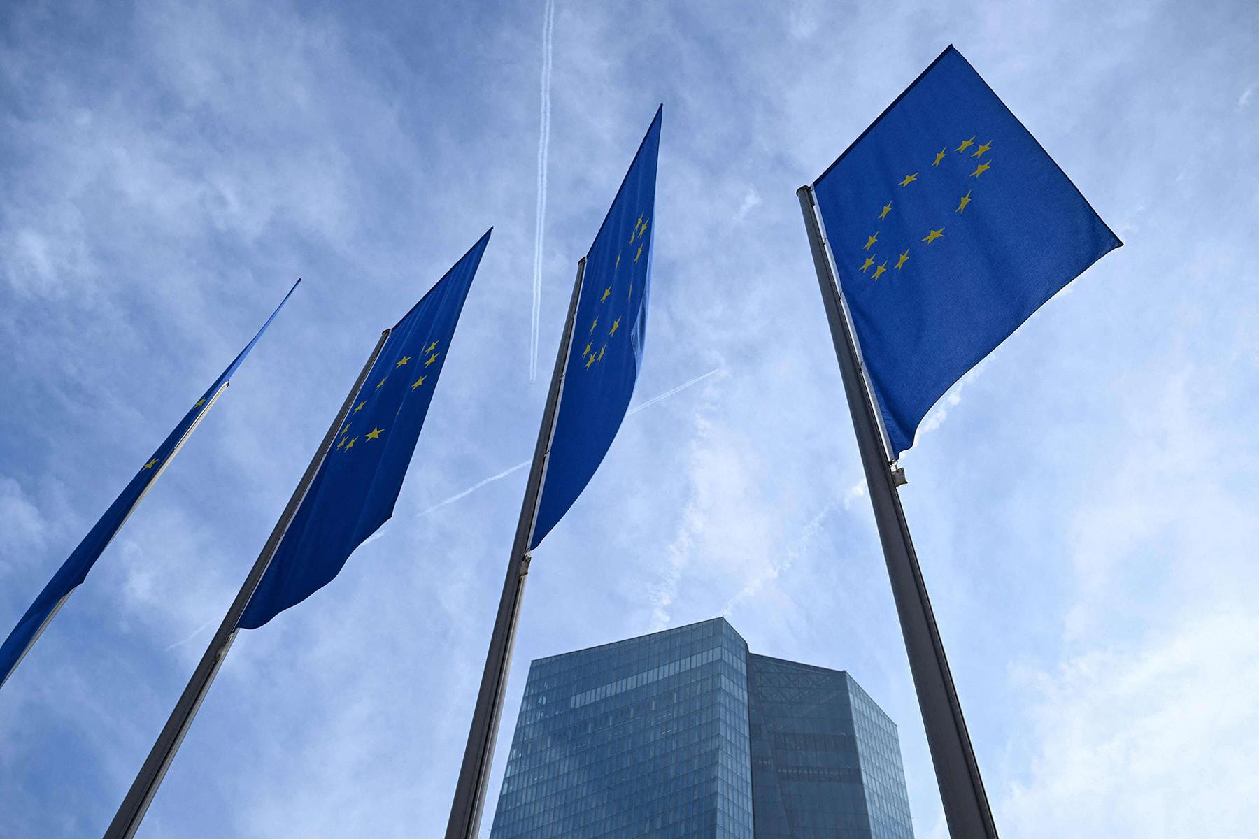 الاتحاد الأوروبي يتوصل إلى اتفاق على قواعد جديدة لترحيل طالبي اللجوء إلى دول ثالثة آمنة 