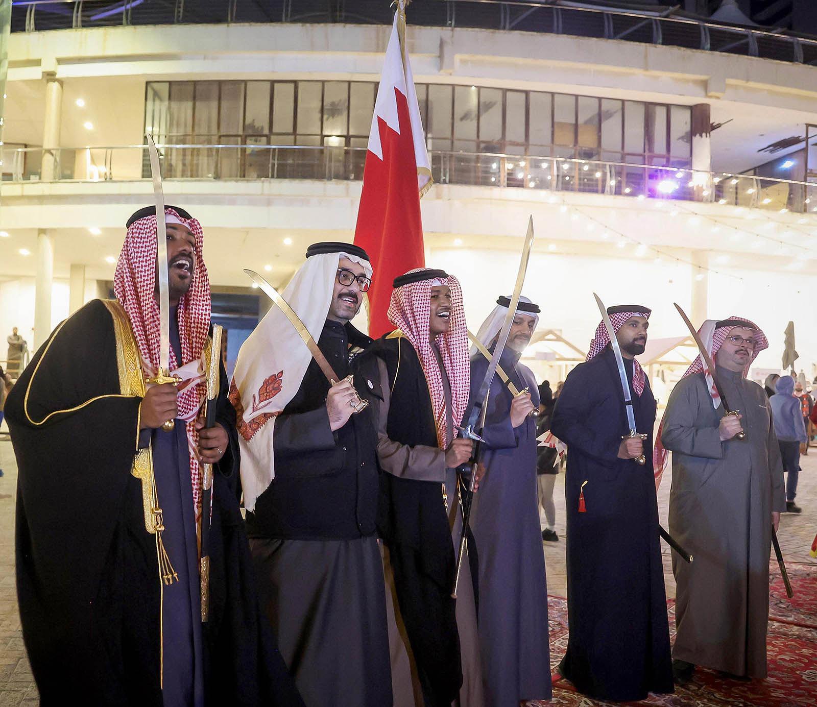 جزر أمواج تحتفي بالأعياد الوطنية وتفتتح سوق الشتاء بحضور النائب أحمد صباح السلوم #الأيام 