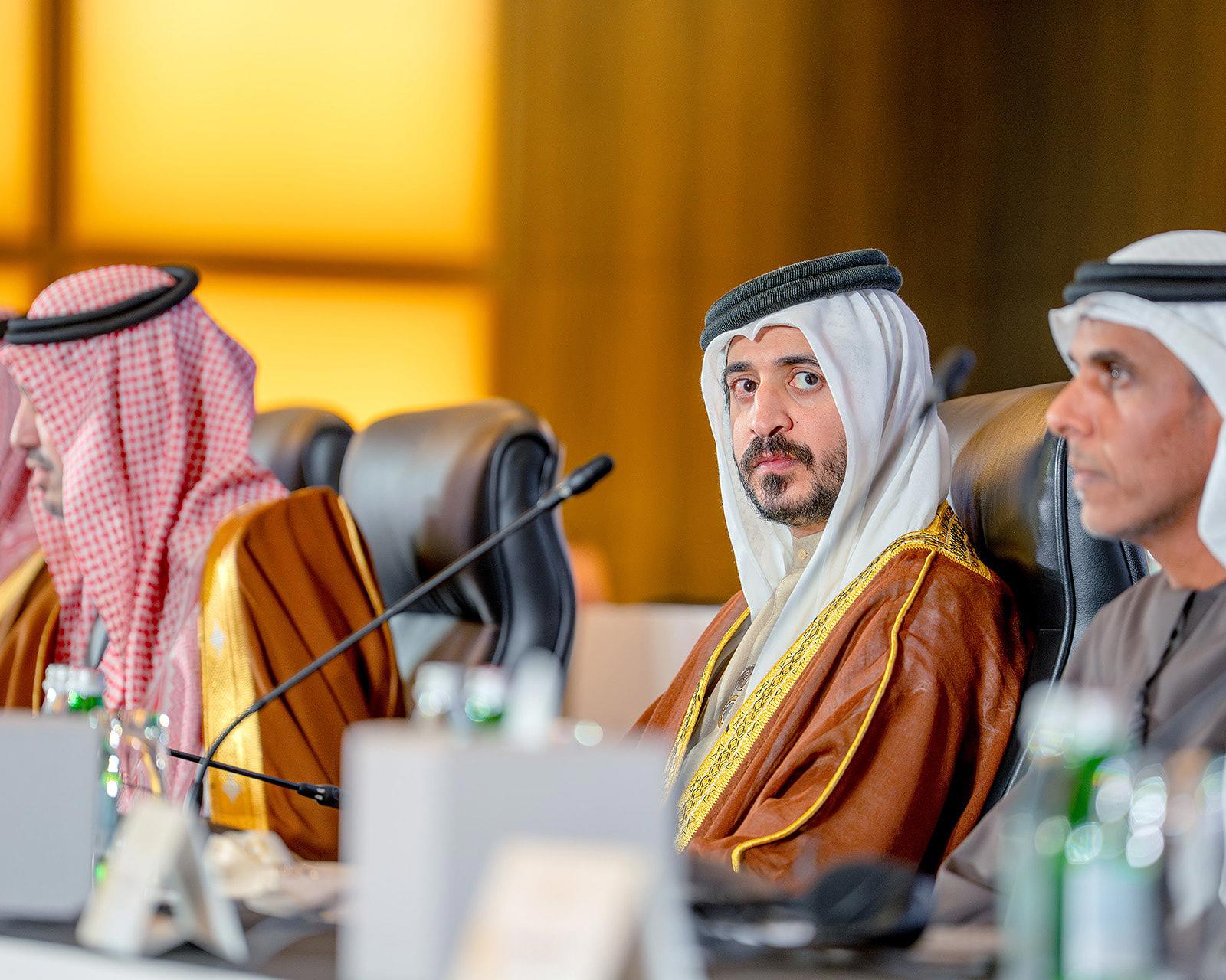 خالد بن حمد يشهد اجتماع الجمعية العمومية للاتحاد الدولي للهجن #الأيام 