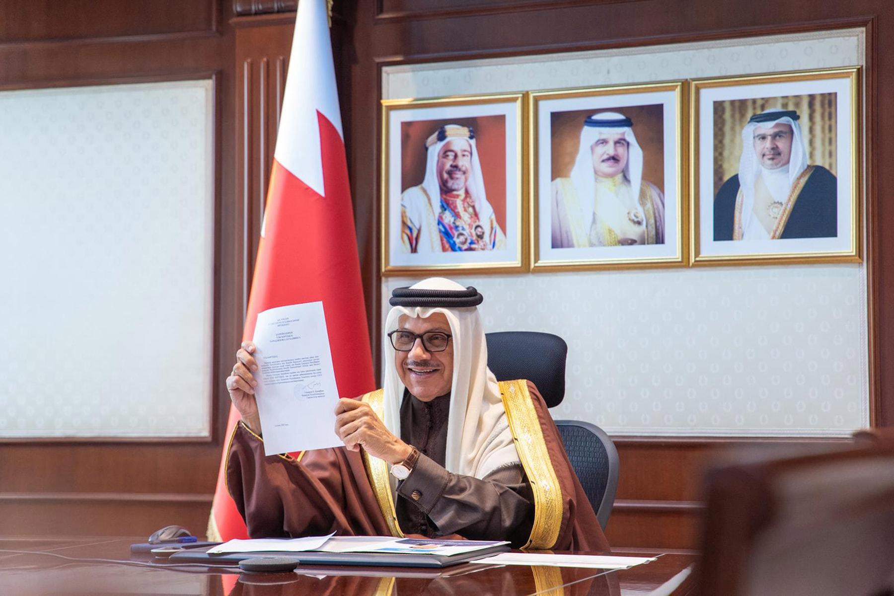 وزير الخارجية يتسلم نسخة من أوراق اعتماد سفيري جمهوريتي كازاخستان وبنين المعينين لدى مملكة البحرين 