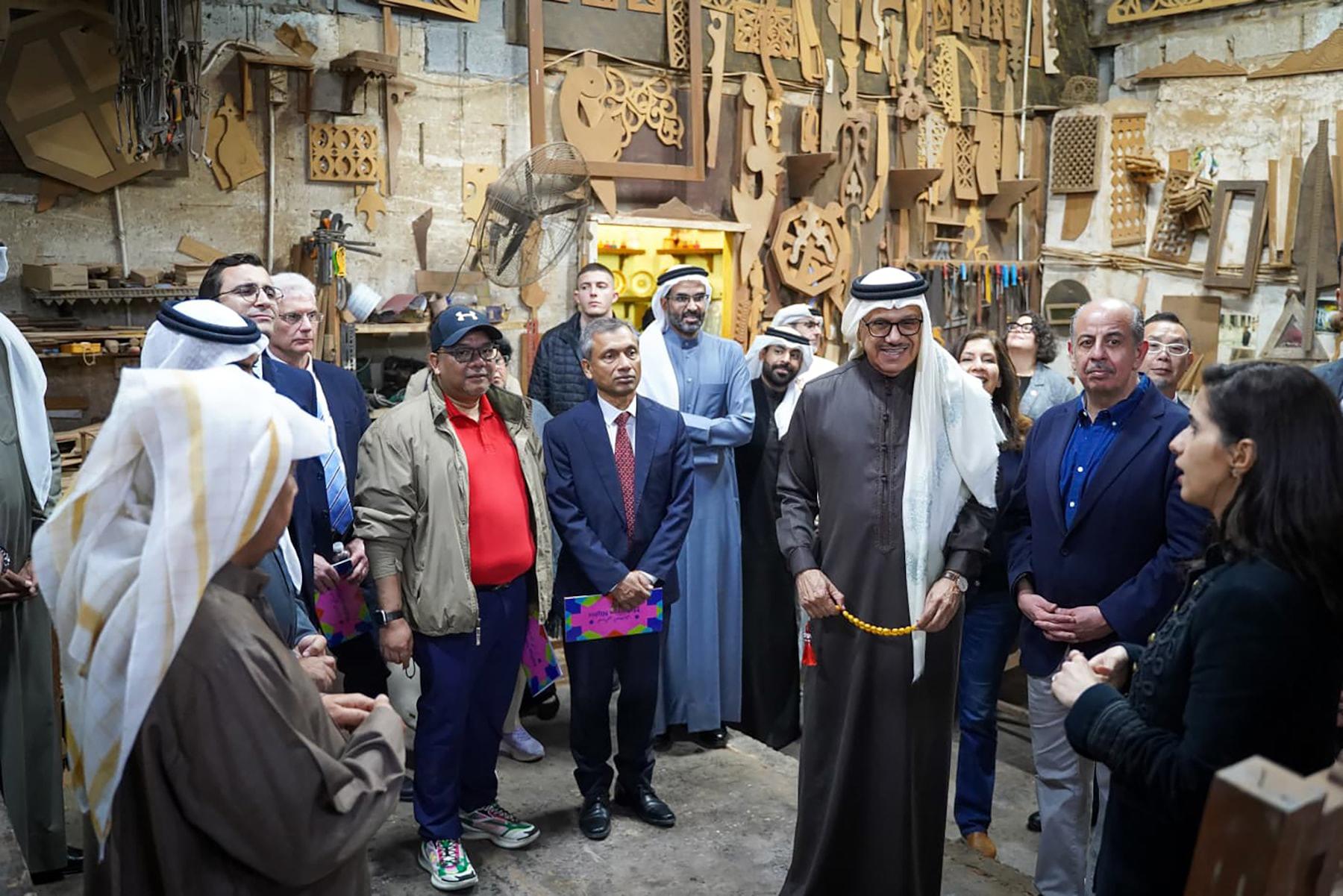 وزير الخارجية يزور مهرجان ليالي المحرق برفقة سفراء البعثات الأجنبية المعتمدة في المملكة 