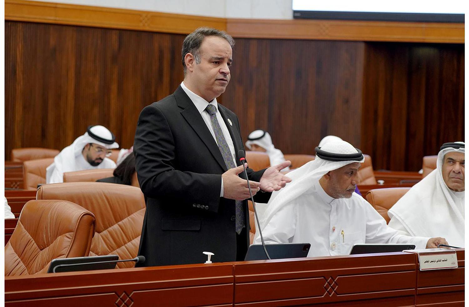 العشيري يشيد بتوجيهات سمو ولي العهد بتوفير 7 آلاف خدمة إسكانية 