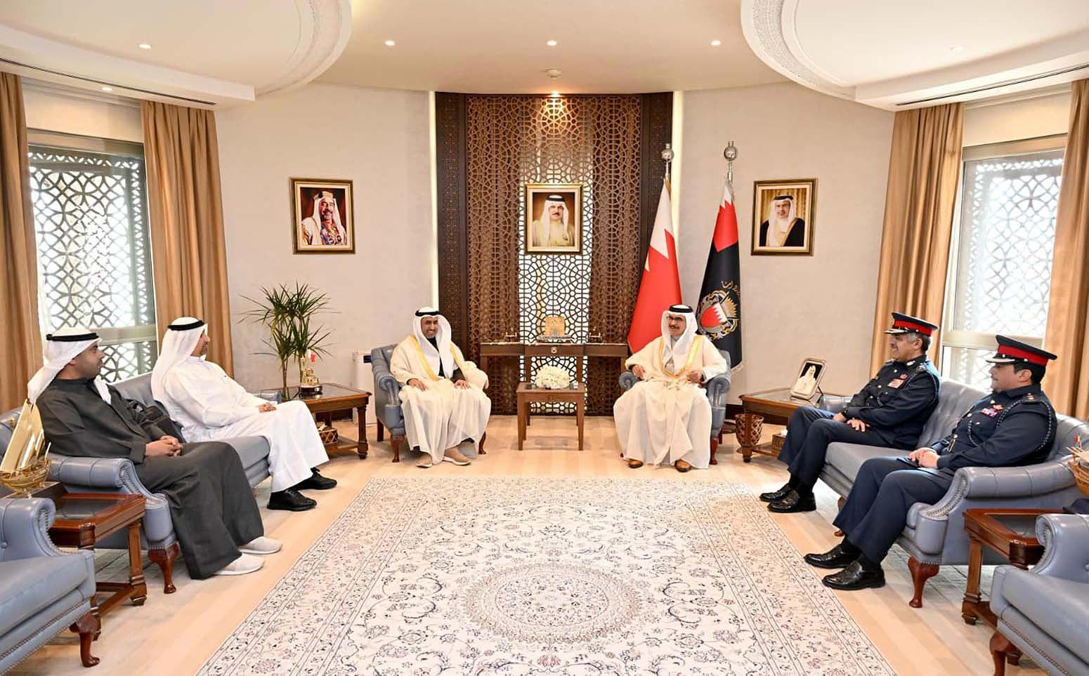 وزير الداخلية يتلقى دعوة لزيارة الكويت ويؤكد خلال استقباله مدير عام خفر السواحل الكويتي على تعزيز التعاون والتنسيق الأمني بين البلدين 