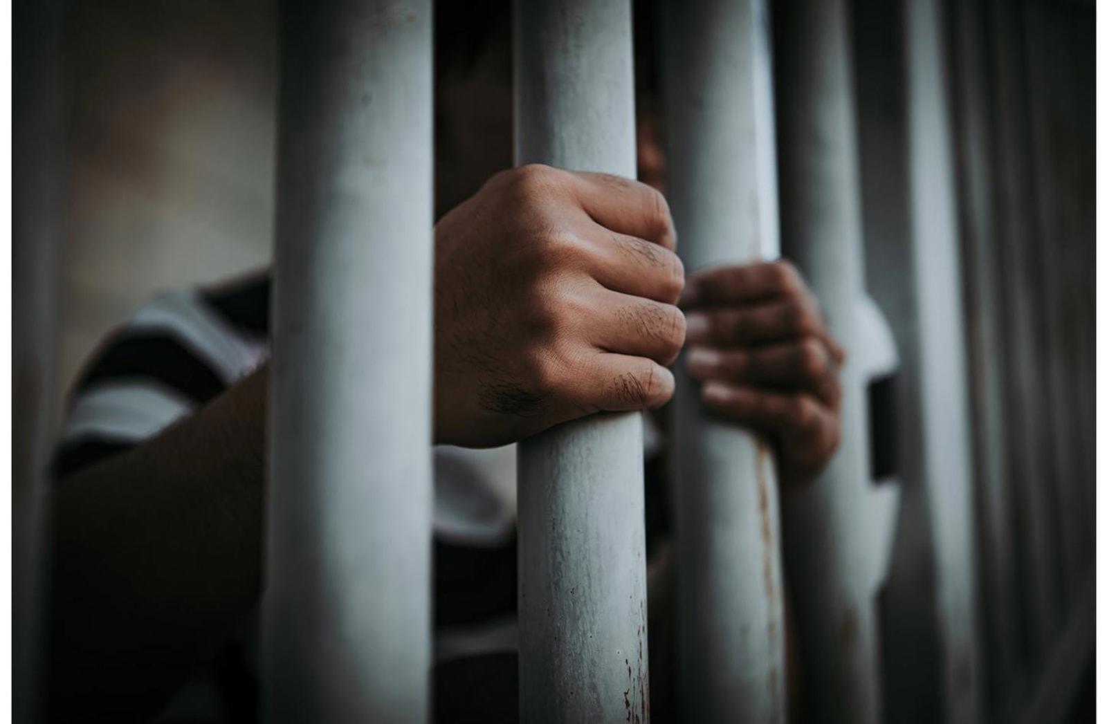 عاجل | حبس متهمَيْن احتياطيًا لتسابقهما بمركبتين في شارع خليج البحرين بمنطقة الزلاق وتعريض الأرواح للخطر #الأيام 