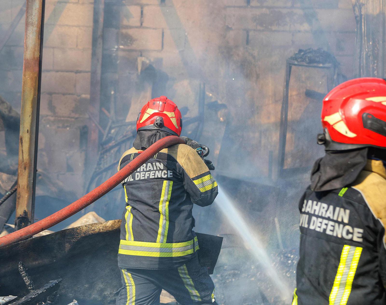 الدفاع المدني يباشر إخماد حريق اندلع في أحد المحلات التجارية في منطقة سلماباد #الأيام 
