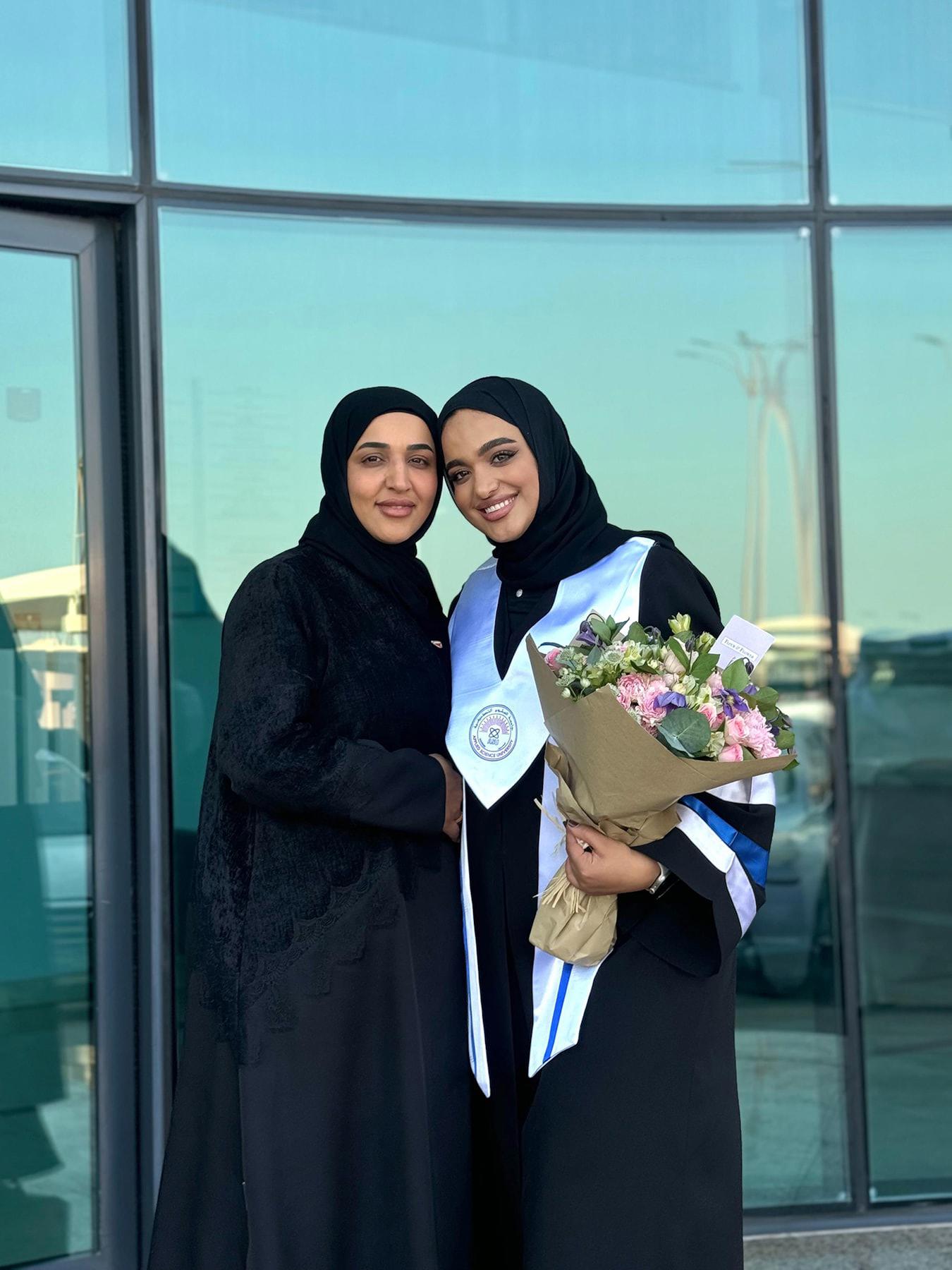 نور ربيع من ذوي الهمم السمعية تنال الماجستير في إدارة الموارد البشرية بدرجة امتياز #الأيام 