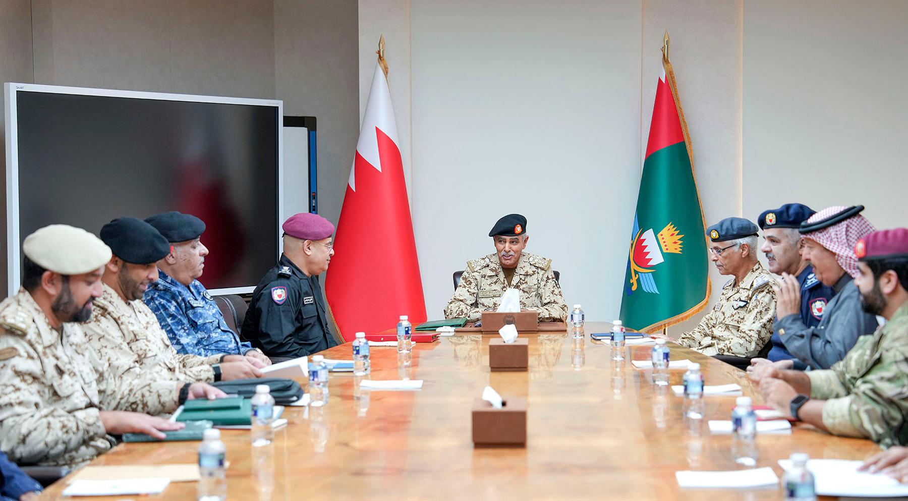 رئيس هيئة الأركان يرأس اجتماع لجنة الدفاع والأمن الوطني 