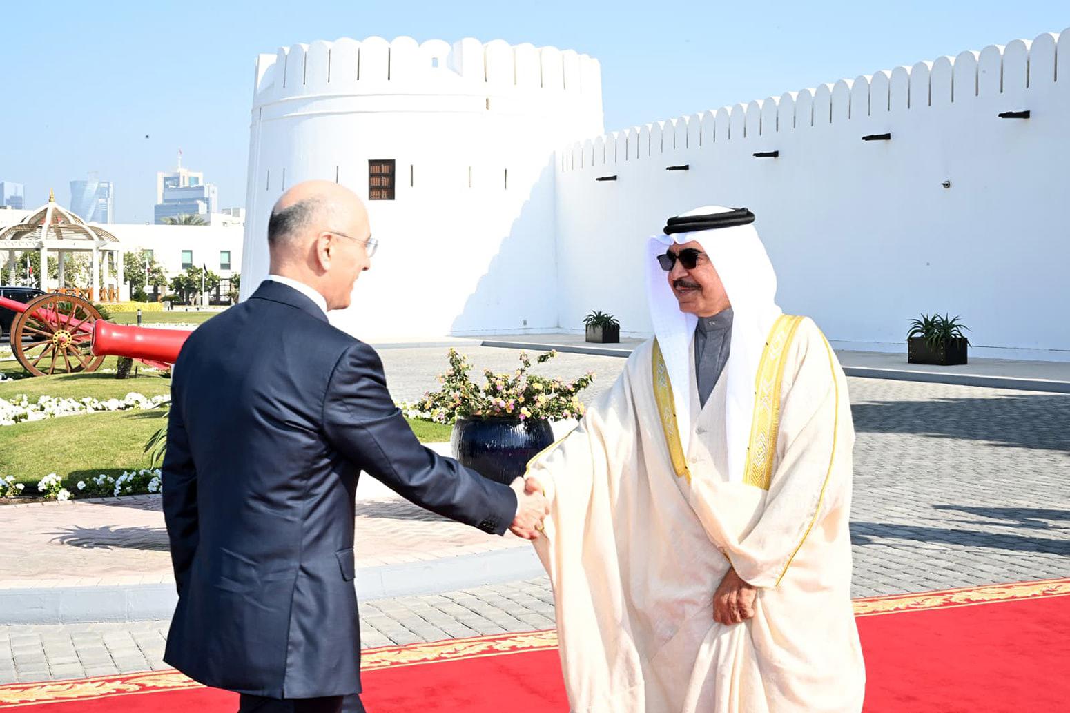 وزير الداخلية يلتقي نظيره اللبناني ويؤكد على زيادة التعاون والتنسيق في مختلف مجالات العمل الأمني 