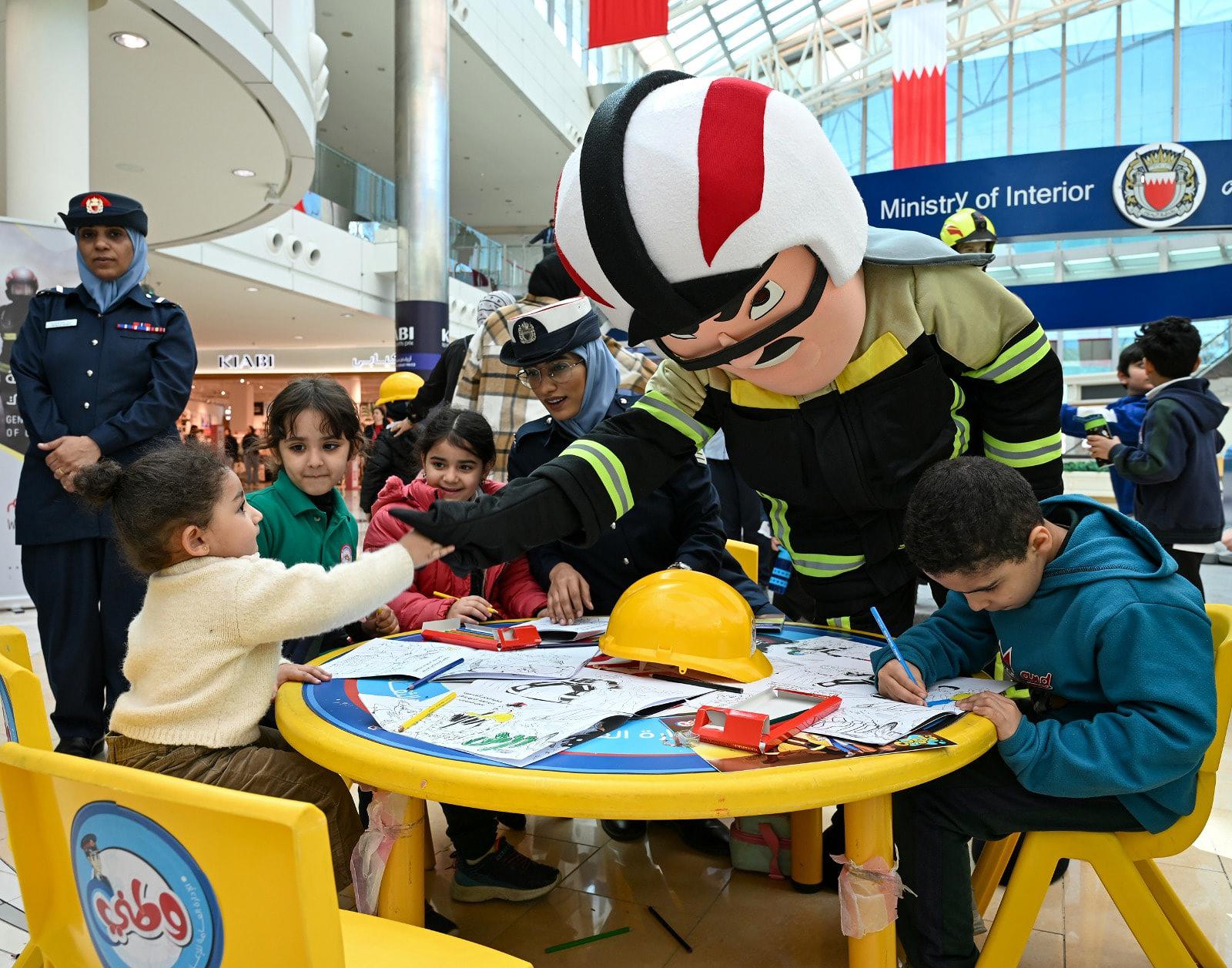 مدير عام الدفاع المدني يحضر افتتاح المنصة التعريفية لخدمات الدفاع المدني بمناسبة الاحتفال باليوم العالمي للدفاع المدني 