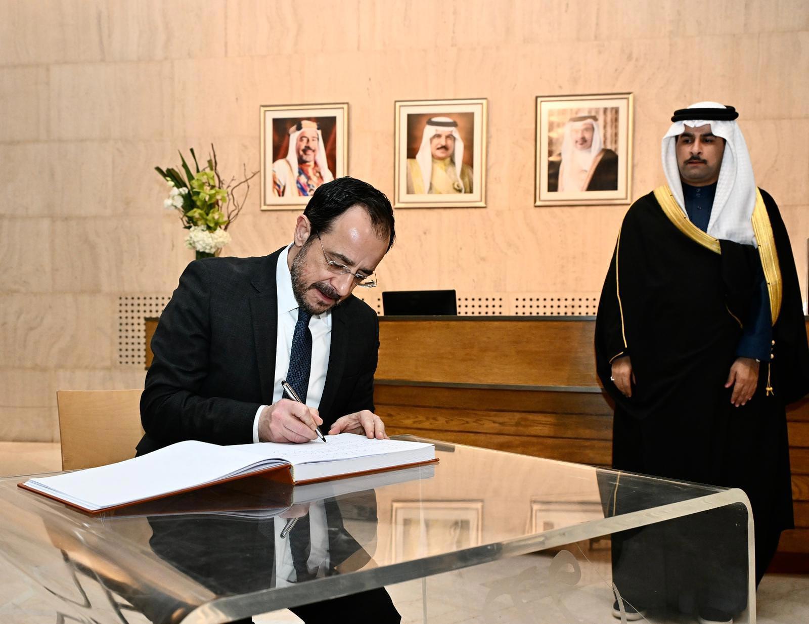 رئيس جمهورية قبرص يقوم بزيارة متحف البحرين الوطني 