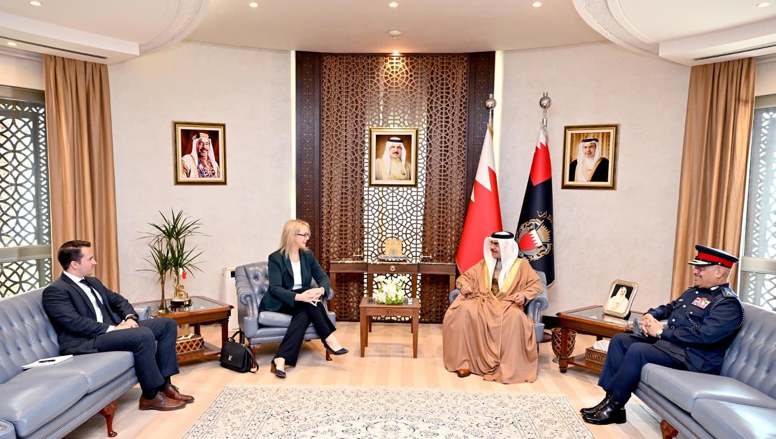 معالي وزير الداخلية يستقبل سفيرة الولايات المتحدة بمناسبة تعيينها ويشيد بالعلاقات الوثيقة والشراكة الاستراتيجية بين البلدين 