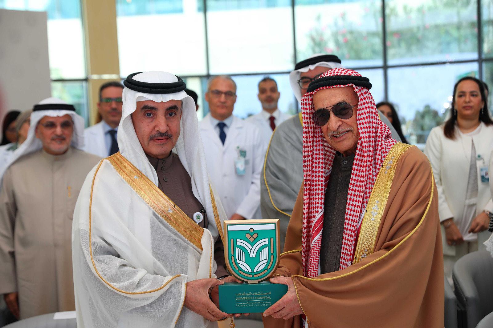 جامعة الخليج العربي تُدشّن الهوية الجديدة للمستشفى الجامعي #الأيام 