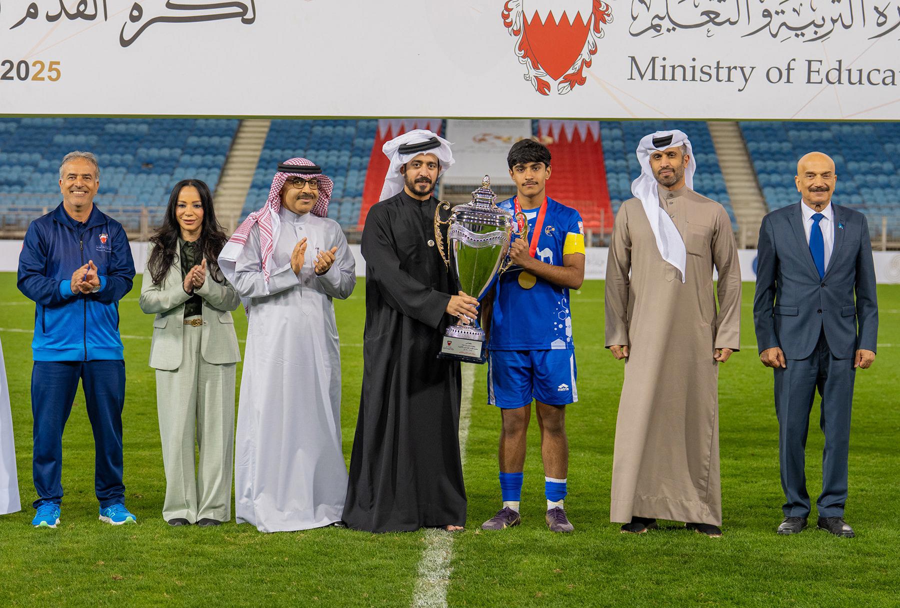 خالد بن حمد يتوّج مركز ناصر العلمي والتقني بطلاً لبطولة ناصر بن حمد لكرة القدم للمدارس الثانوية 