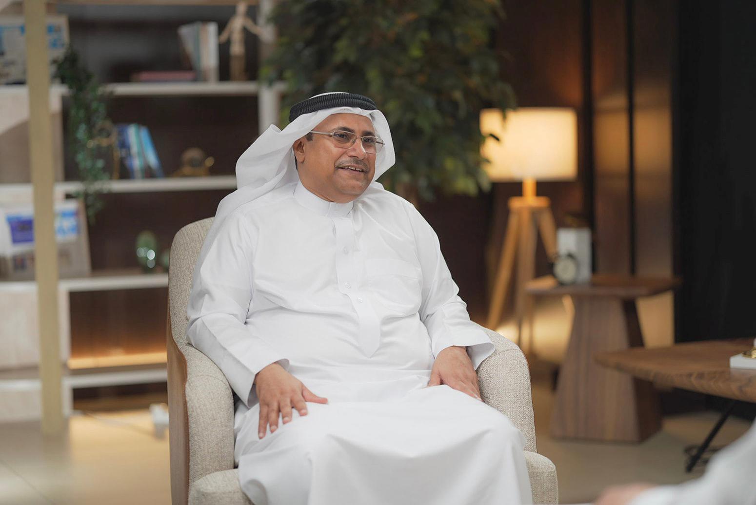 العسومي يعود إلى البحرين بعد رحلة علاجية ناجحة 