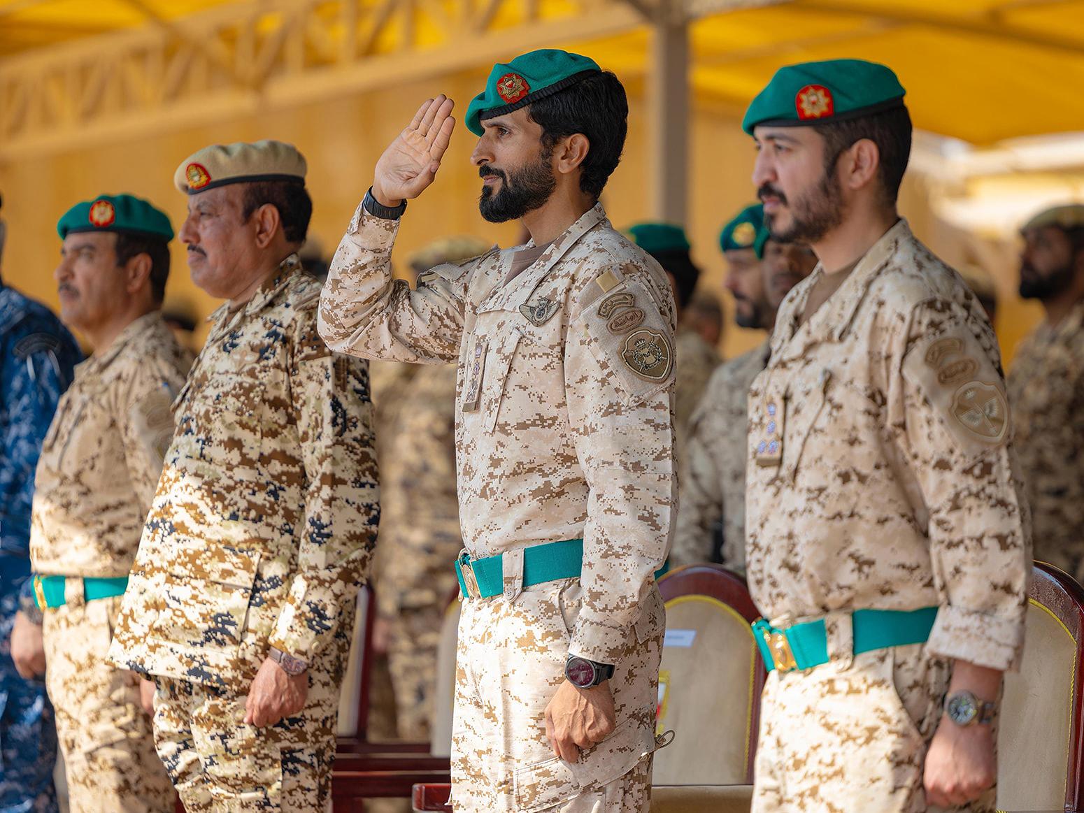 سمو الشيخ ناصر بن حمد يشهد الاحتفال بذكرى مرور خمسين عامًا على تأسيس القوة الخاصة الملكية وتخريج دورة الصاعقة المشتركة /52 