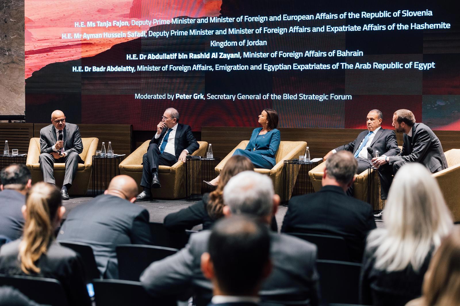 وزير الخارجية يشارك في جلسة حوارية لوزراء الخارجية العرب في سلوفينيا