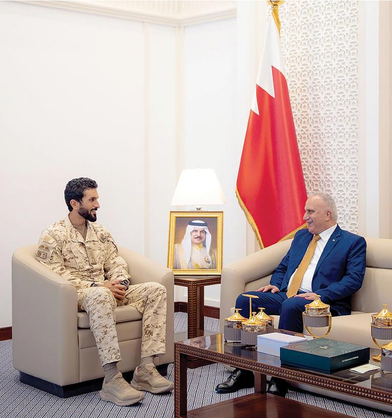 ناصر بن حمد يستقبل سفير فلسطين ويؤكد: تعزيز قيم السلام والتسامح والتعايش الإنساني وترسيخها على المستويات كافة